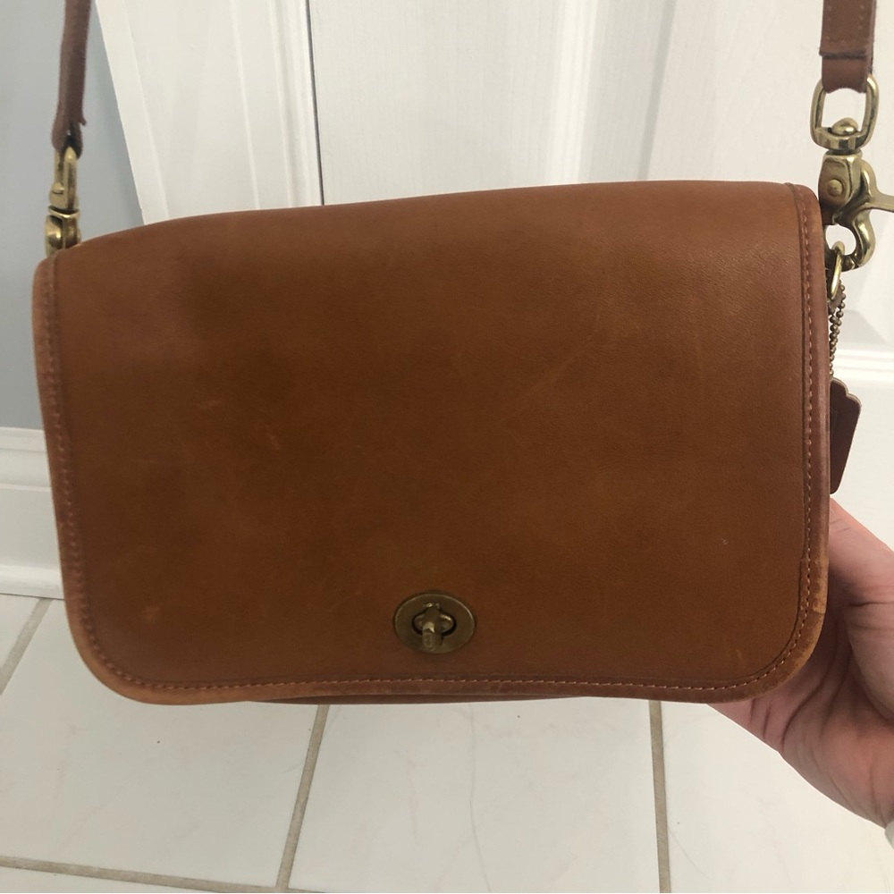 Coach Leather Vintage 90s Crossbody Shoulder Bag Brown Tan Leather Gold Hardware